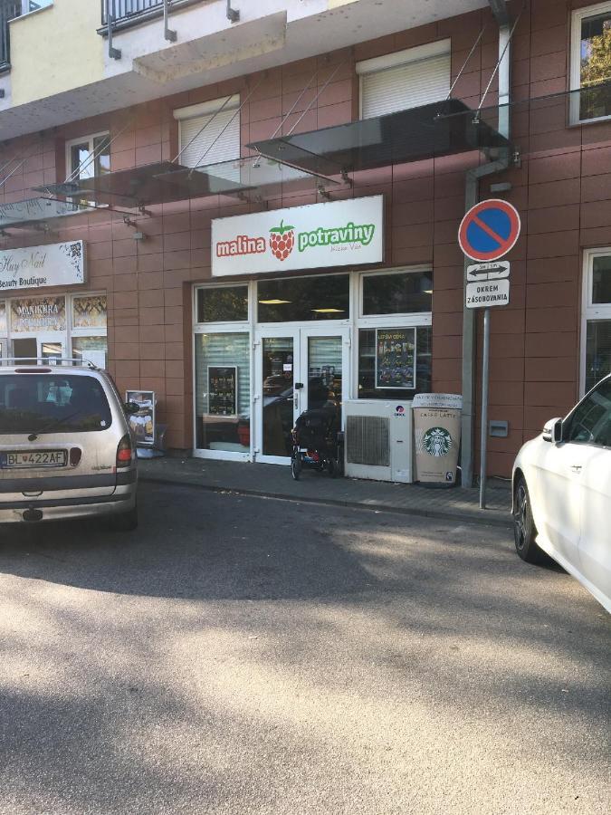 Brand New Apartment. Parking Spot Included! Bratislava Esterno foto