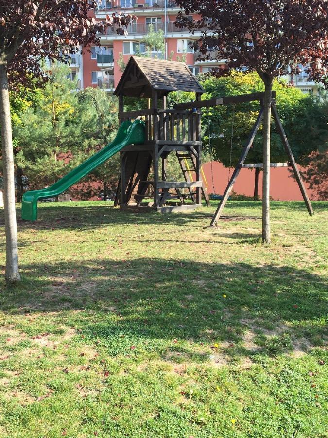 Brand New Apartment. Parking Spot Included! Bratislava Esterno foto
