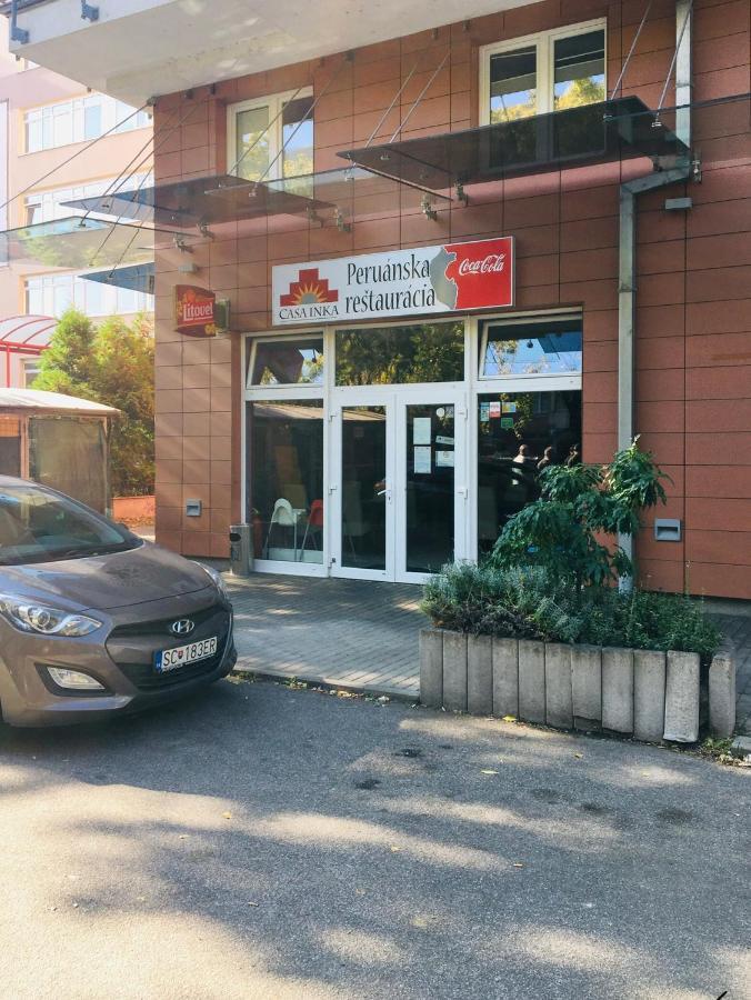 Brand New Apartment. Parking Spot Included! Bratislava Esterno foto